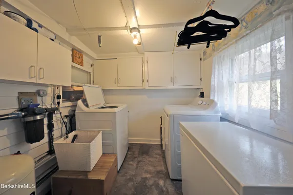 $179,000 | 735 Cape Street, Lee, MA 01238