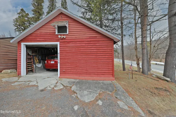 $179,000 | 735 Cape Street, Lee, MA 01238