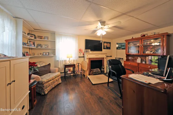 $179,000 | 735 Cape Street, Lee, MA 01238