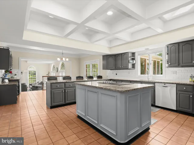 a view of entryway with a window