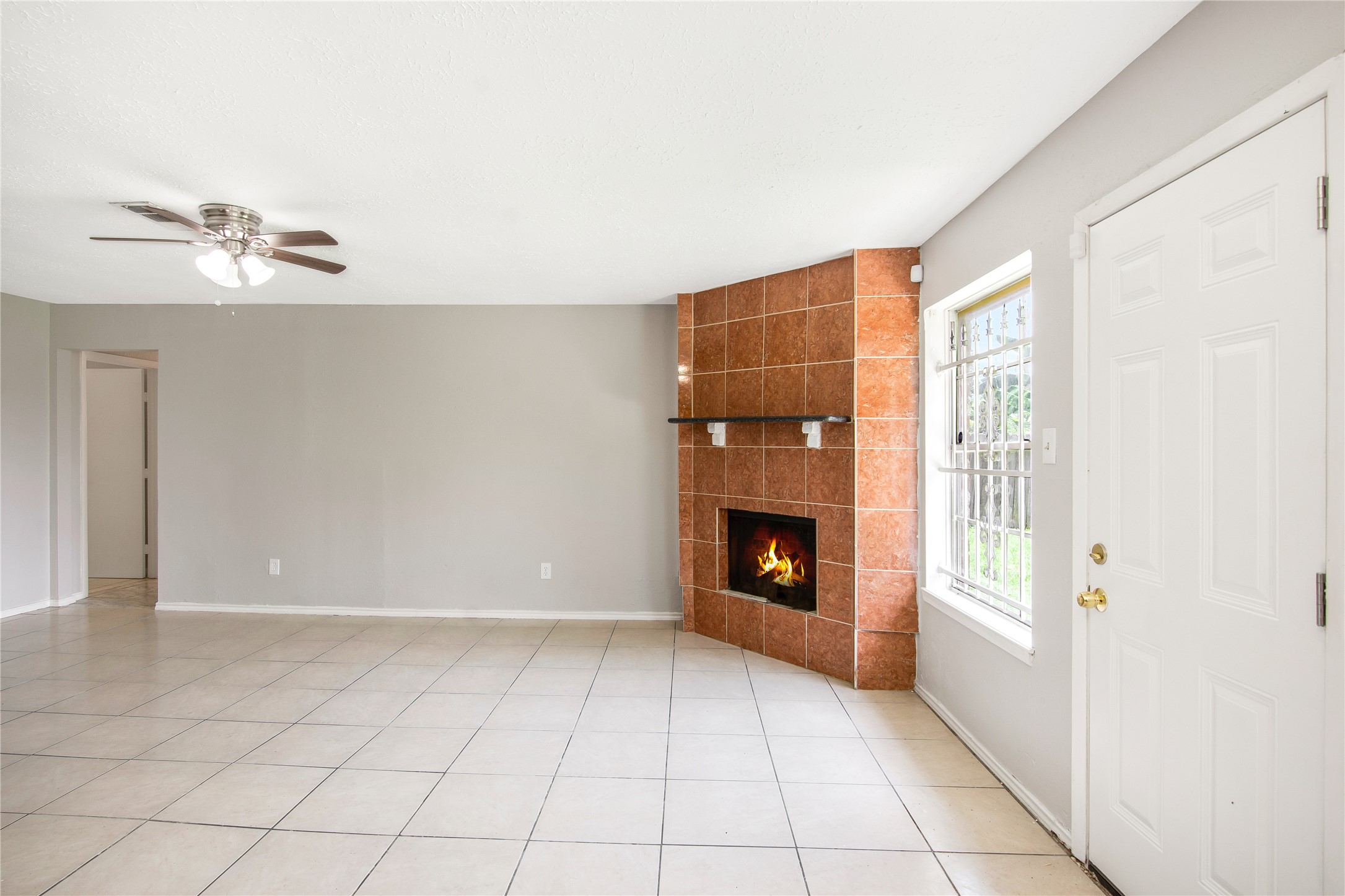 11710 Old Telegraph Road Houston, TX 77067 - Photo 7 of 24 Spacious family room.