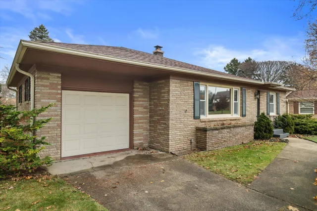 $289,000 | 3410 North Elmwood Drive, Elmwood Park, WI 53405