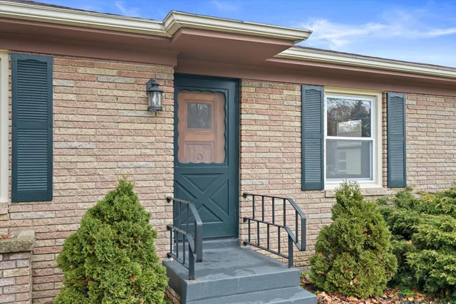 $289,000 | 3410 North Elmwood Drive, Elmwood Park, WI 53405
