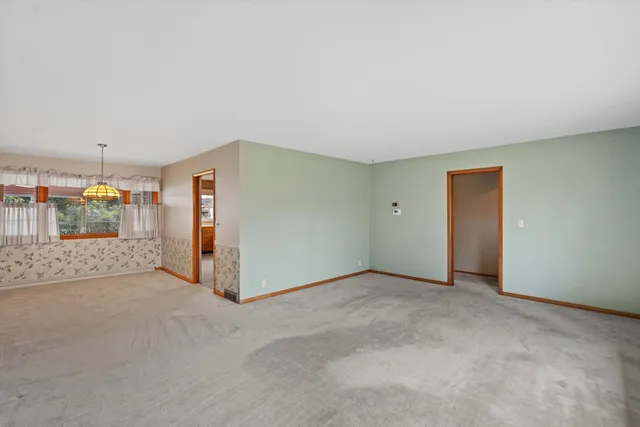 $289,000 | 3410 North Elmwood Drive, Elmwood Park, WI 53405