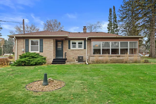 $289,000 | 3410 North Elmwood Drive, Elmwood Park, WI 53405