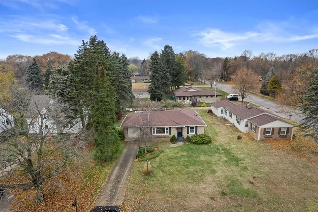 $289,000 | 3410 North Elmwood Drive, Elmwood Park, WI 53405