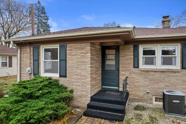 $289,000 | 3410 North Elmwood Drive, Elmwood Park, WI 53405