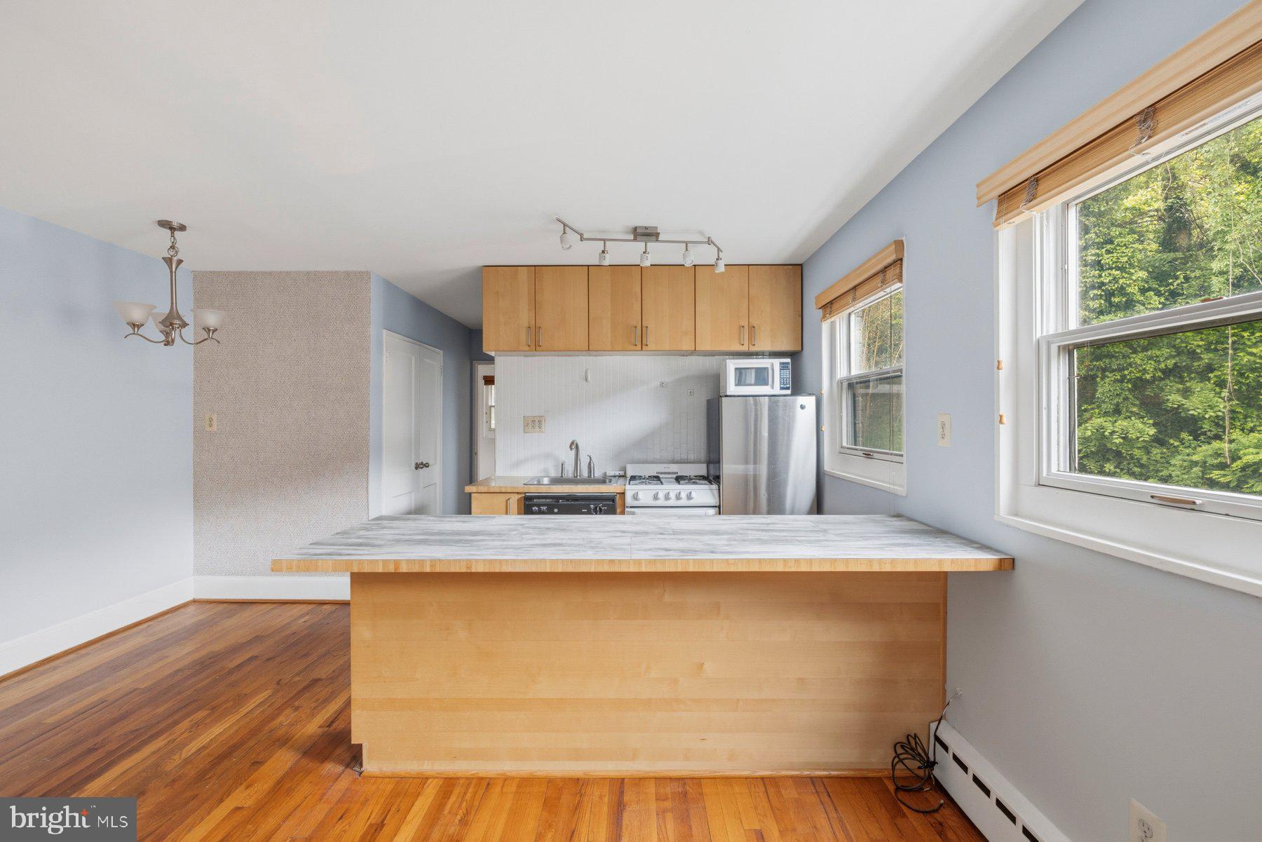 4595 MacArthur Boulevard Northwest, Unit 4 Washington, DC 20007 - Photo 11 of 34