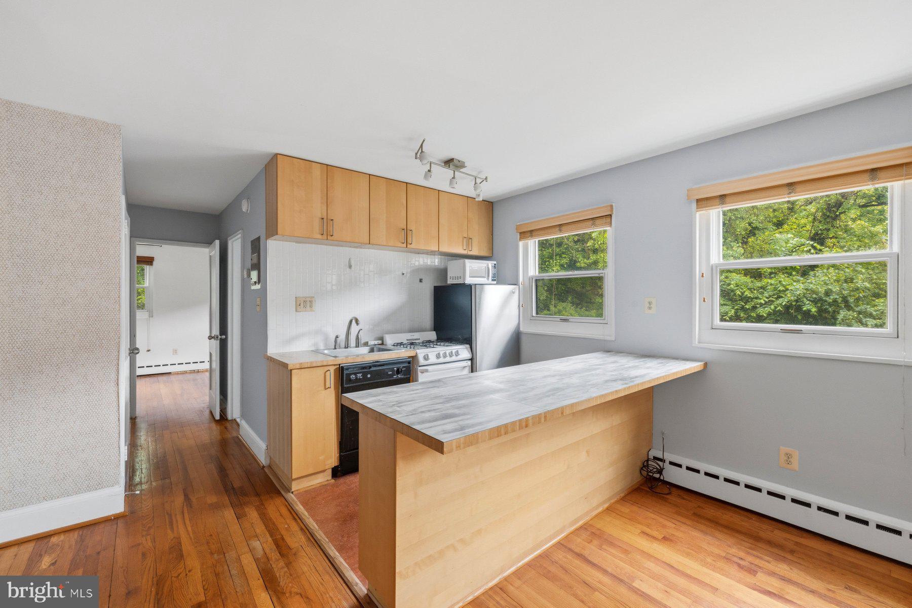 4595 MacArthur Boulevard Northwest, Unit 4 Washington, DC 20007 - Photo 12 of 34