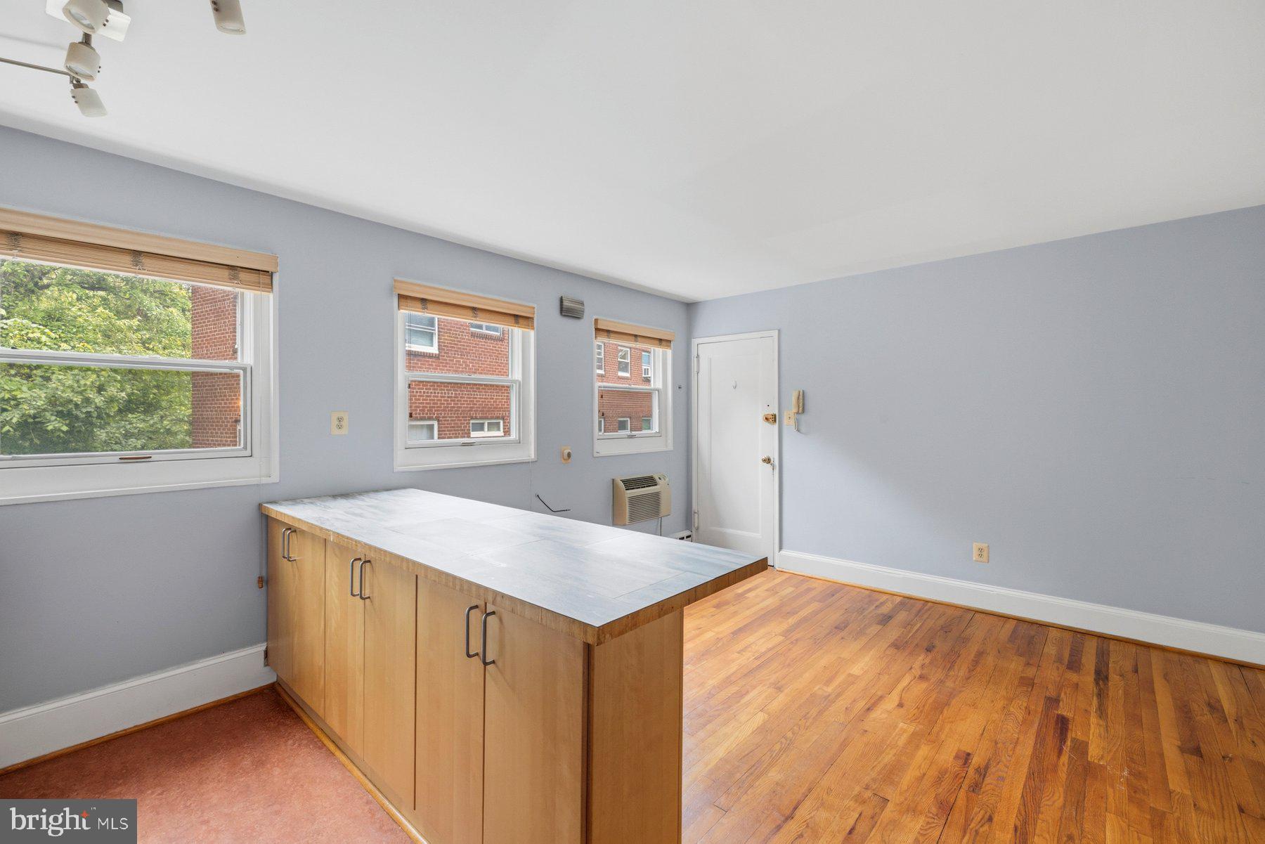 4595 MacArthur Boulevard Northwest, Unit 4 Washington, DC 20007 - Photo 14 of 34