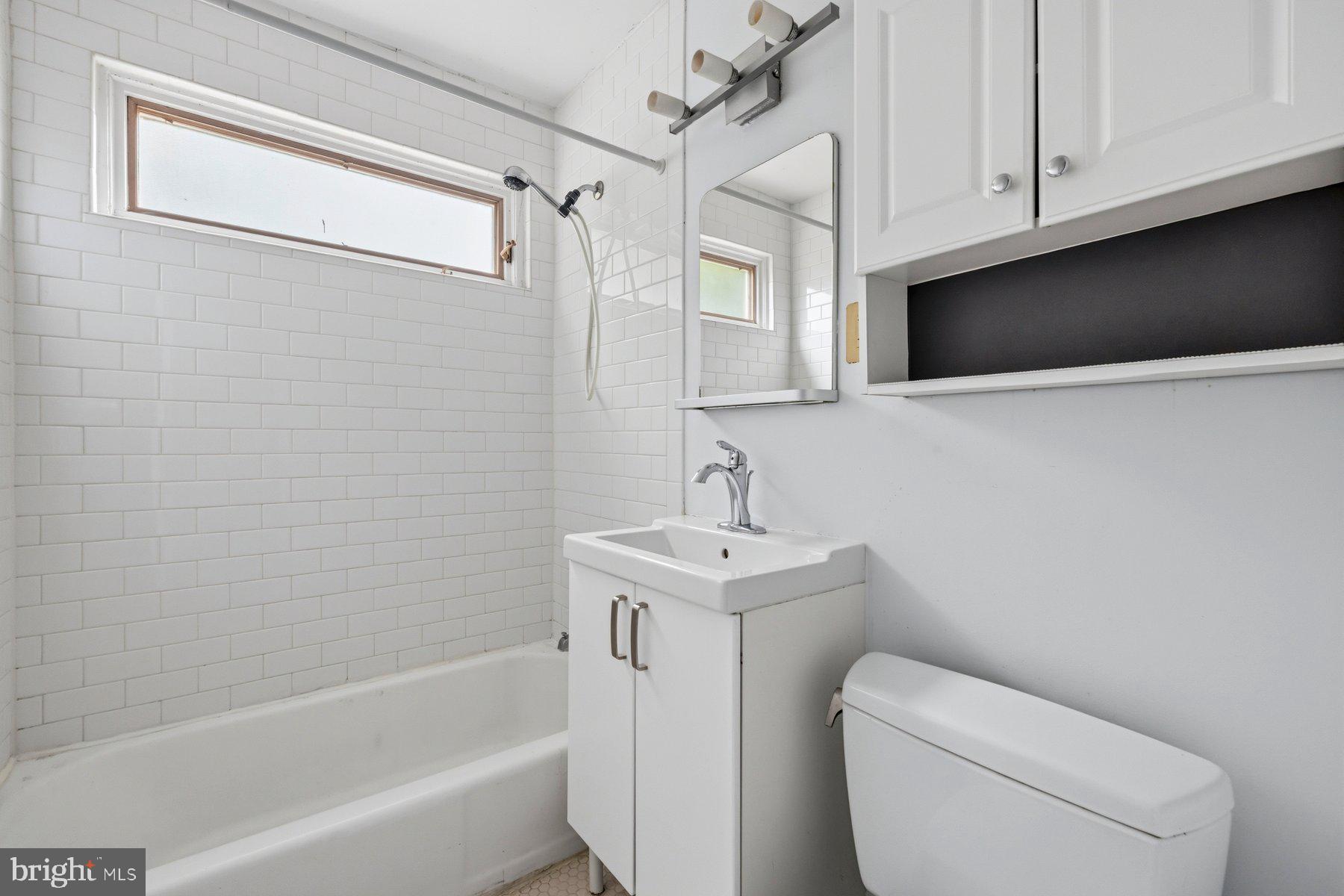 4595 MacArthur Boulevard Northwest, Unit 4 Washington, DC 20007 - Photo 17 of 34