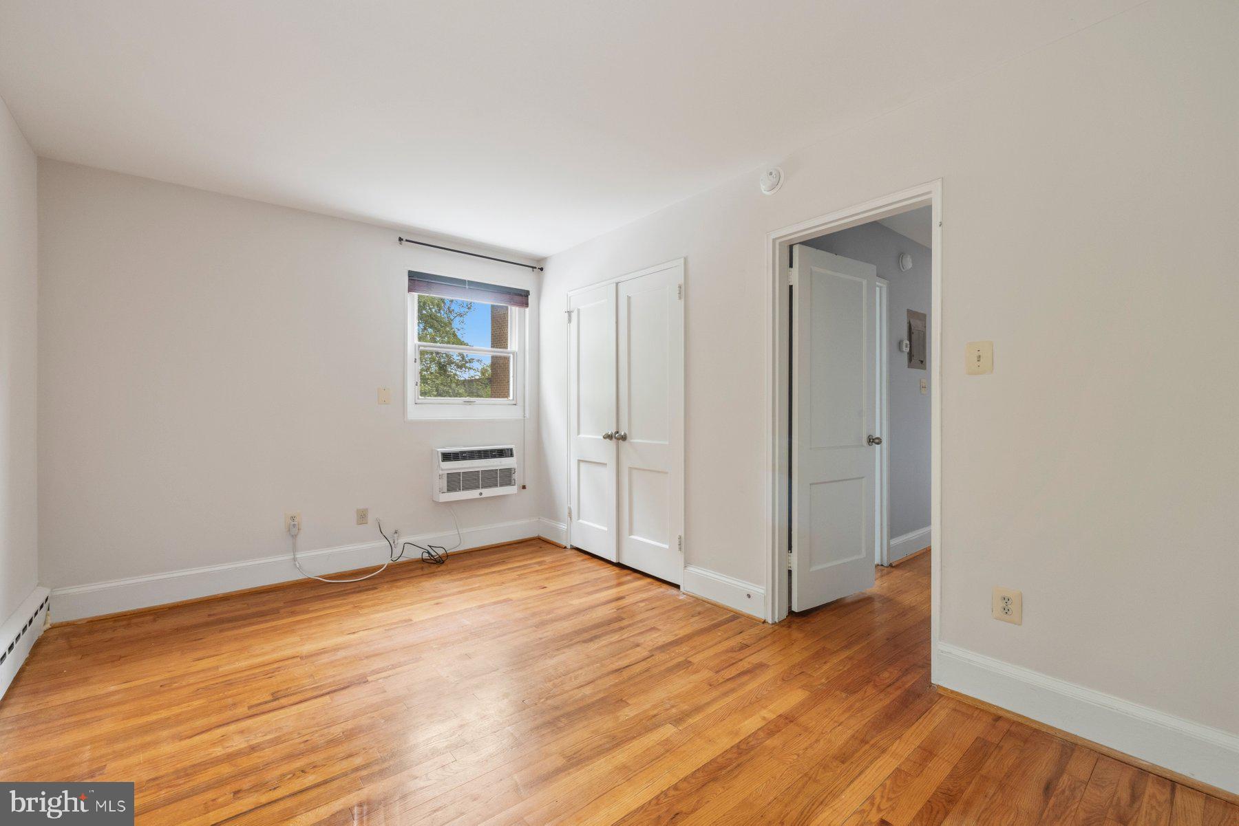 4595 MacArthur Boulevard Northwest, Unit 4 Washington, DC 20007 - Photo 20 of 34