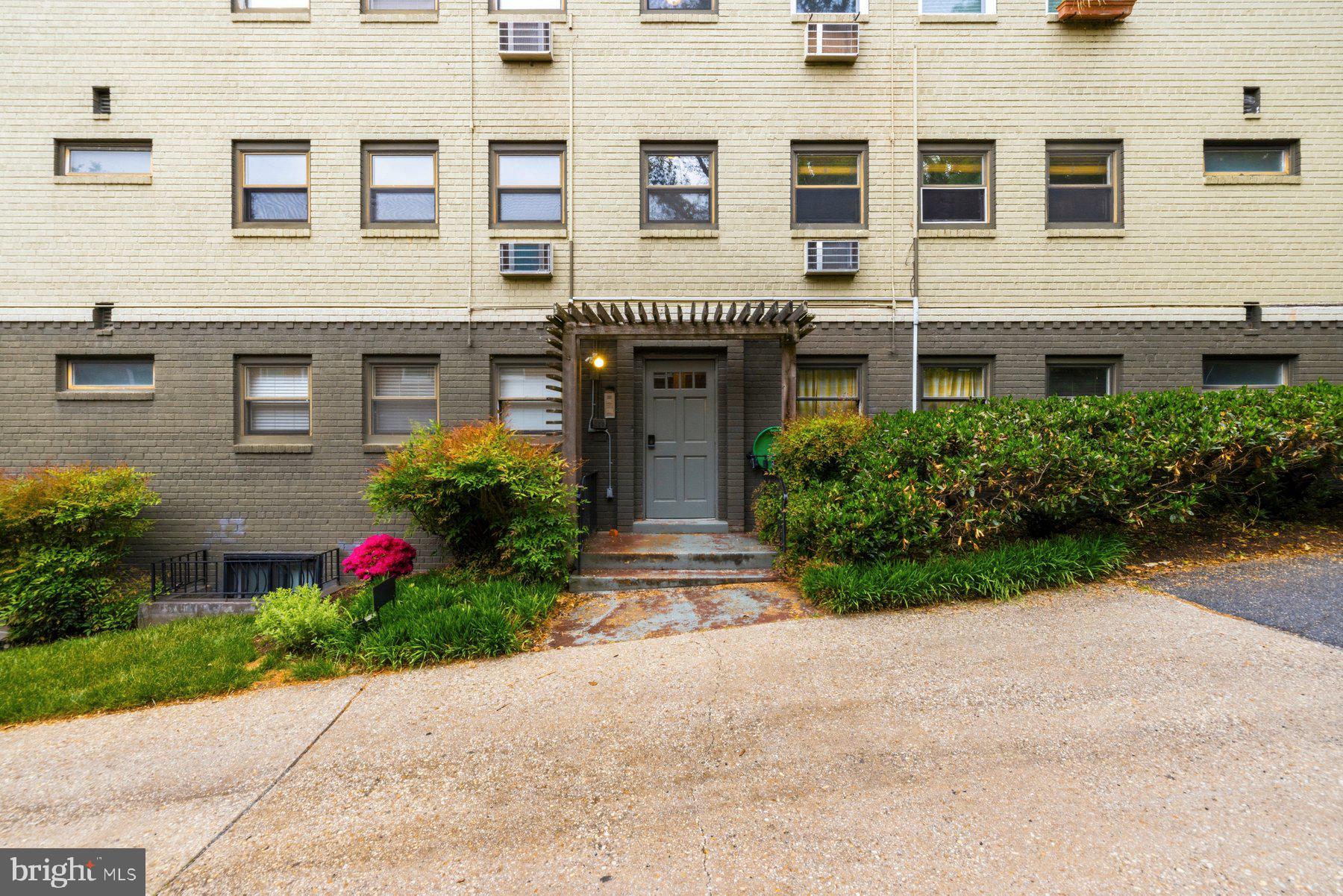 4595 MacArthur Boulevard Northwest, Unit 4 Washington, DC 20007 - Photo 22 of 34