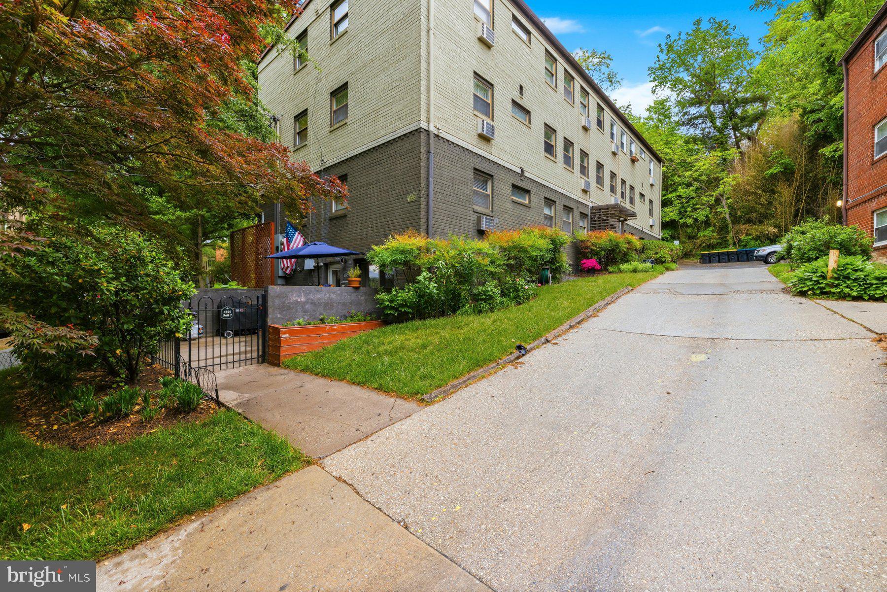 4595 MacArthur Boulevard Northwest, Unit 4 Washington, DC 20007 - Photo 25 of 34