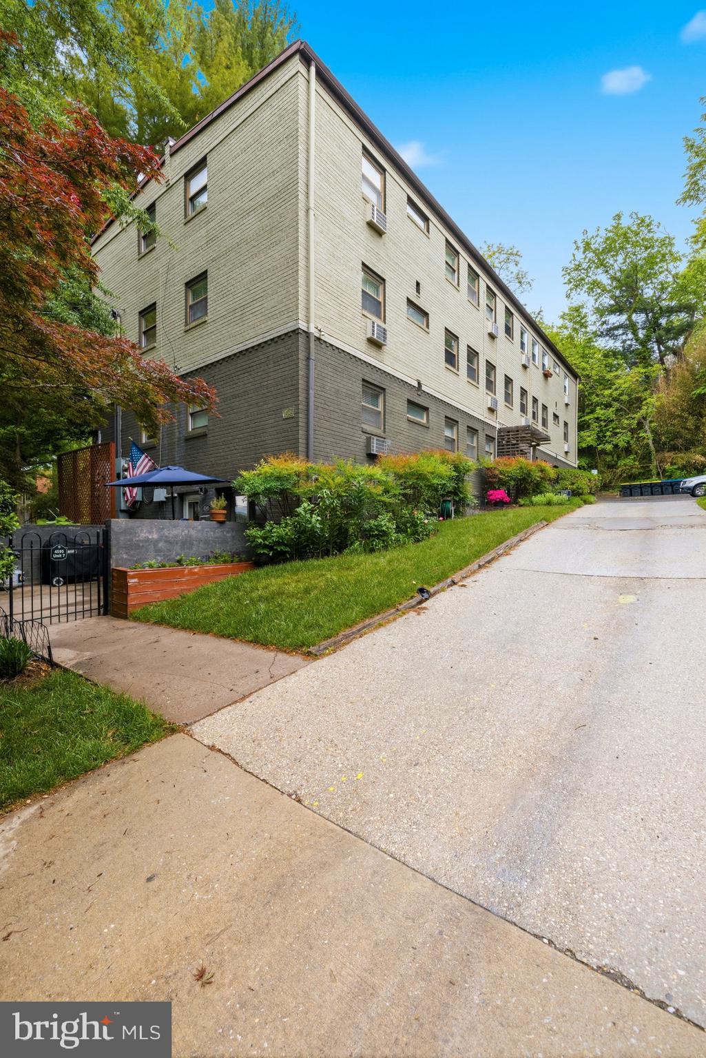 4595 MacArthur Boulevard Northwest, Unit 4 Washington, DC 20007 - Photo 26 of 34