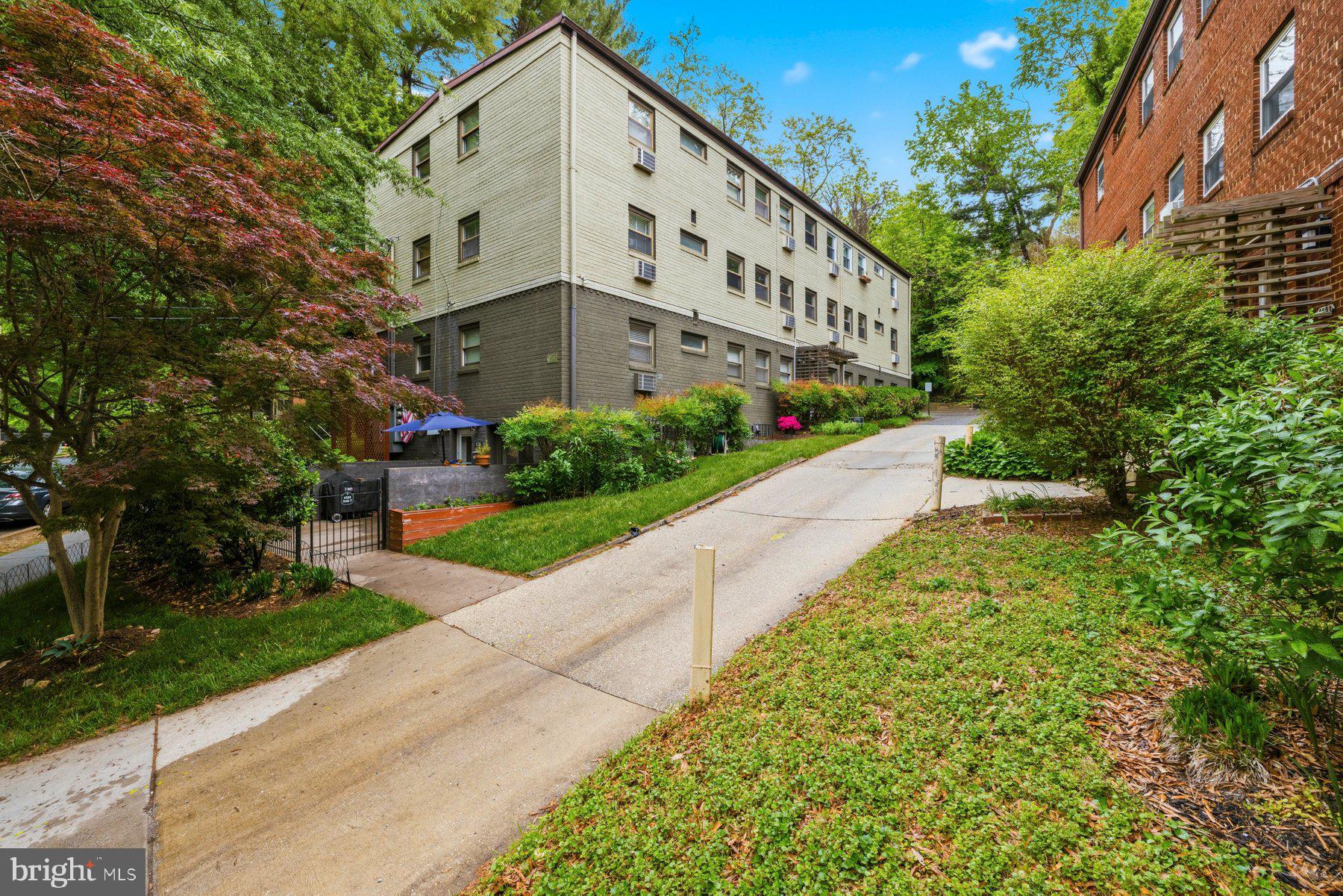4595 MacArthur Boulevard Northwest, Unit 4 Washington, DC 20007 - Photo 27 of 34