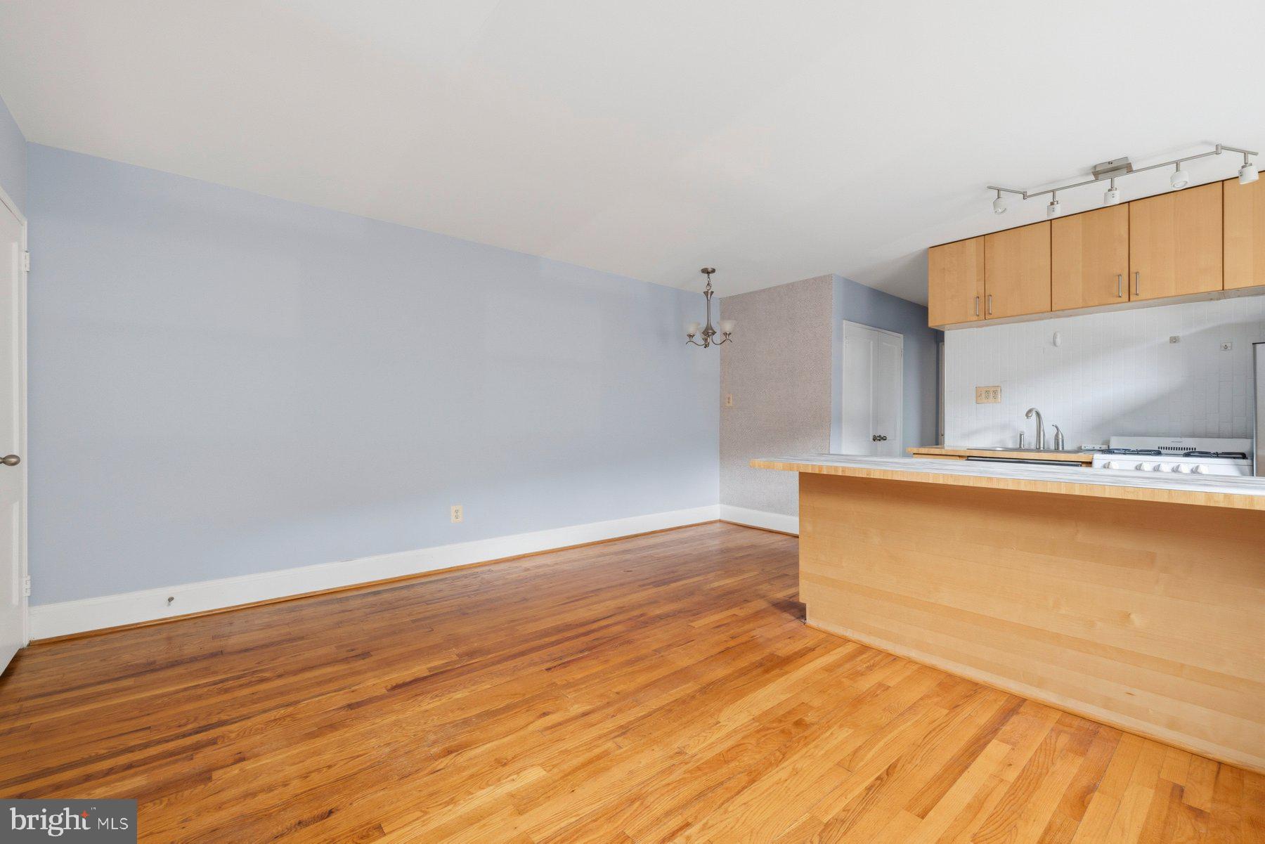 4595 MacArthur Boulevard Northwest, Unit 4 Washington, DC 20007 - Photo 5 of 34