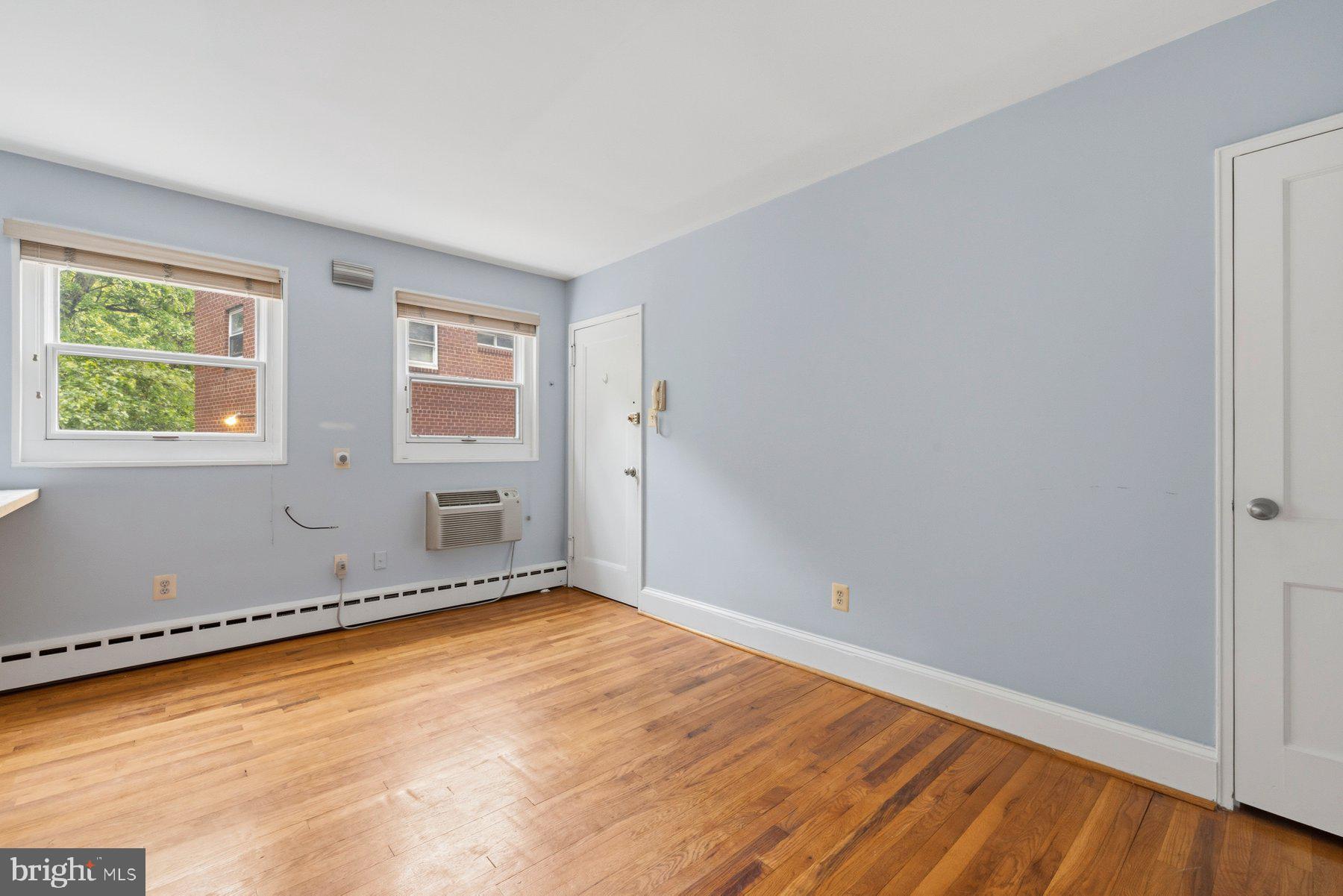 4595 MacArthur Boulevard Northwest, Unit 4 Washington, DC 20007 - Photo 6 of 34