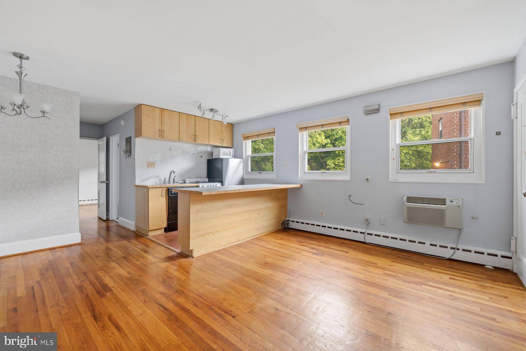 4595 MacArthur Boulevard Northwest, Unit 4 Washington, DC 20007 - Photo 7 of 34
