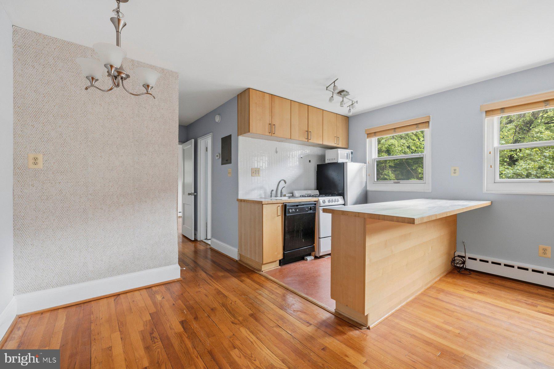 4595 MacArthur Boulevard Northwest, Unit 4 Washington, DC 20007 - Photo 8 of 34