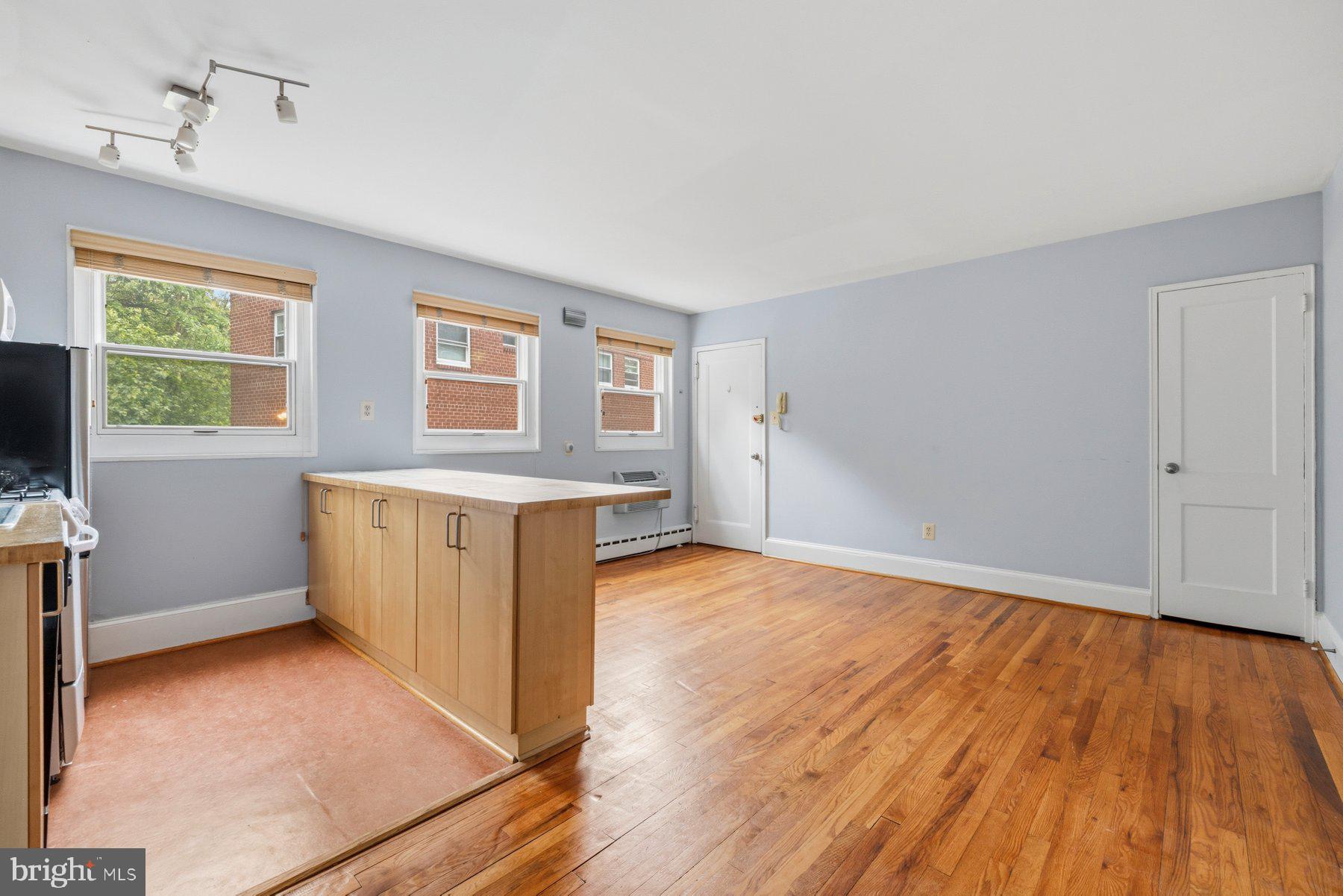 4595 MacArthur Boulevard Northwest, Unit 4 Washington, DC 20007 - Photo 9 of 34