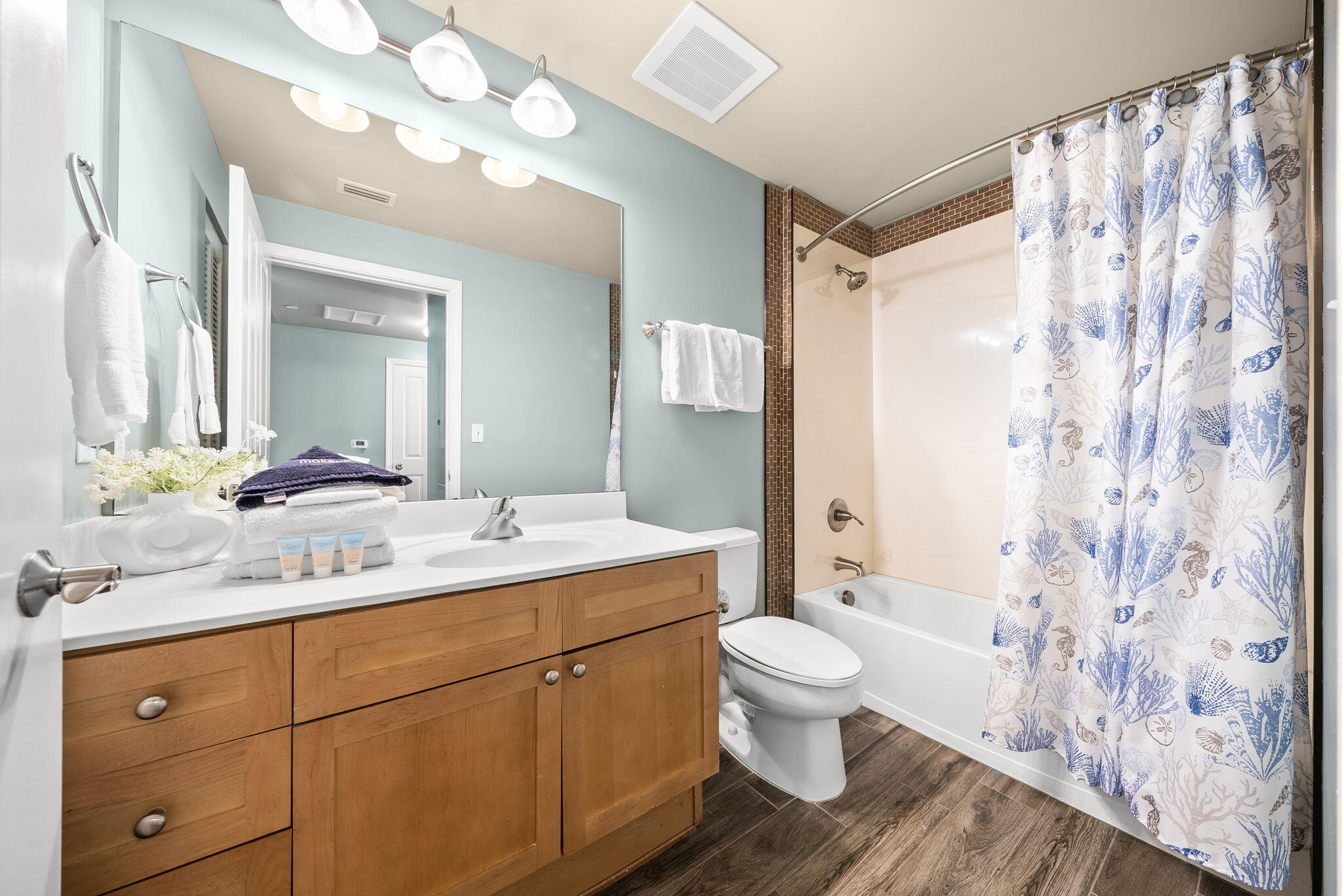 15625 Front Beach Road, Unit 1004 Panama City Beach, FL 32413 - Photo 25 of 42 Second Bathroom