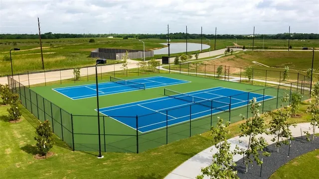 a view of a tennis court
