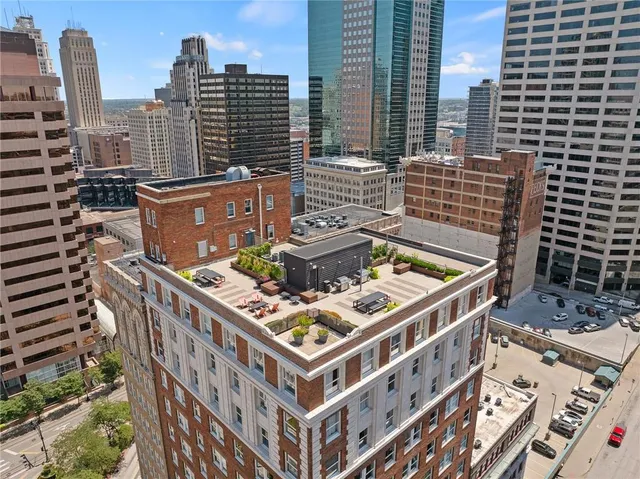 $399,950 | 21 West 10th Street, Unit 11C, Kansas City, MO 64105