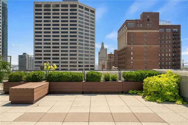 $399,950 | 21 West 10th Street, Unit 11C, Kansas City, MO 64105
