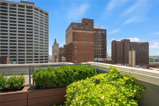 $399,950 | 21 West 10th Street, Unit 11C, Kansas City, MO 64105
