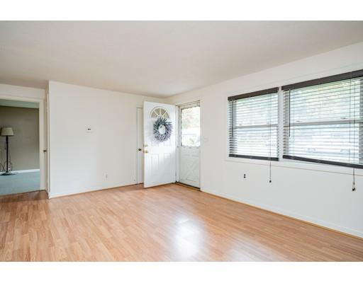 96 Vincent Street Springfield, MA 01129 - Photo 3 of 24