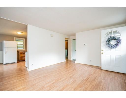 96 Vincent Street Springfield, MA 01129 - Photo 4 of 24