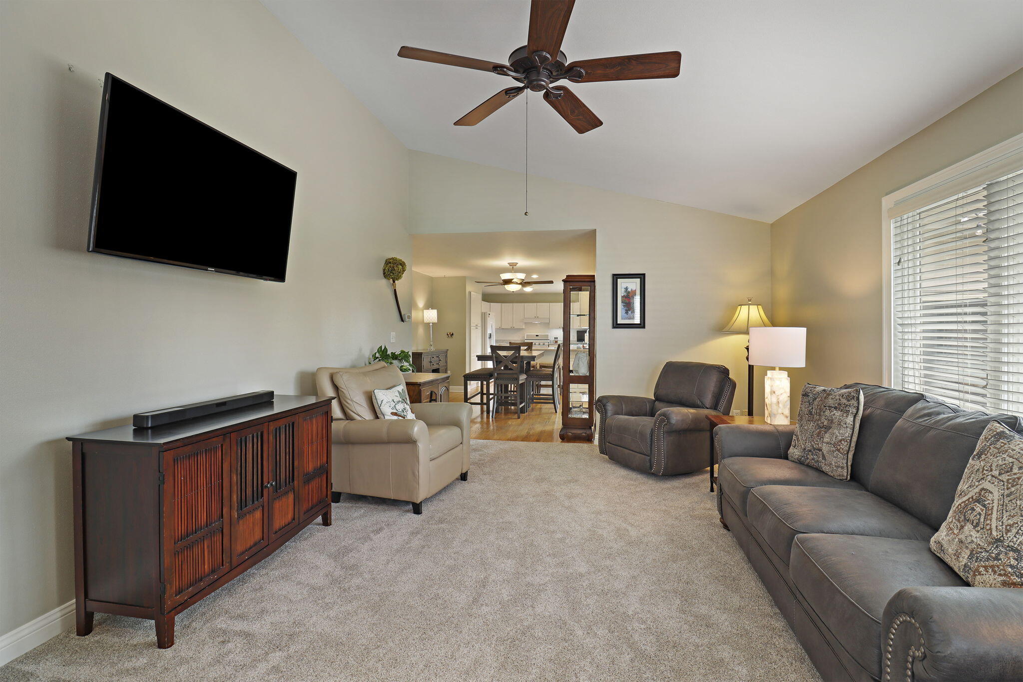 5103 24th Place Kenosha, WI 53144 - Photo 11 of 32 Great Room