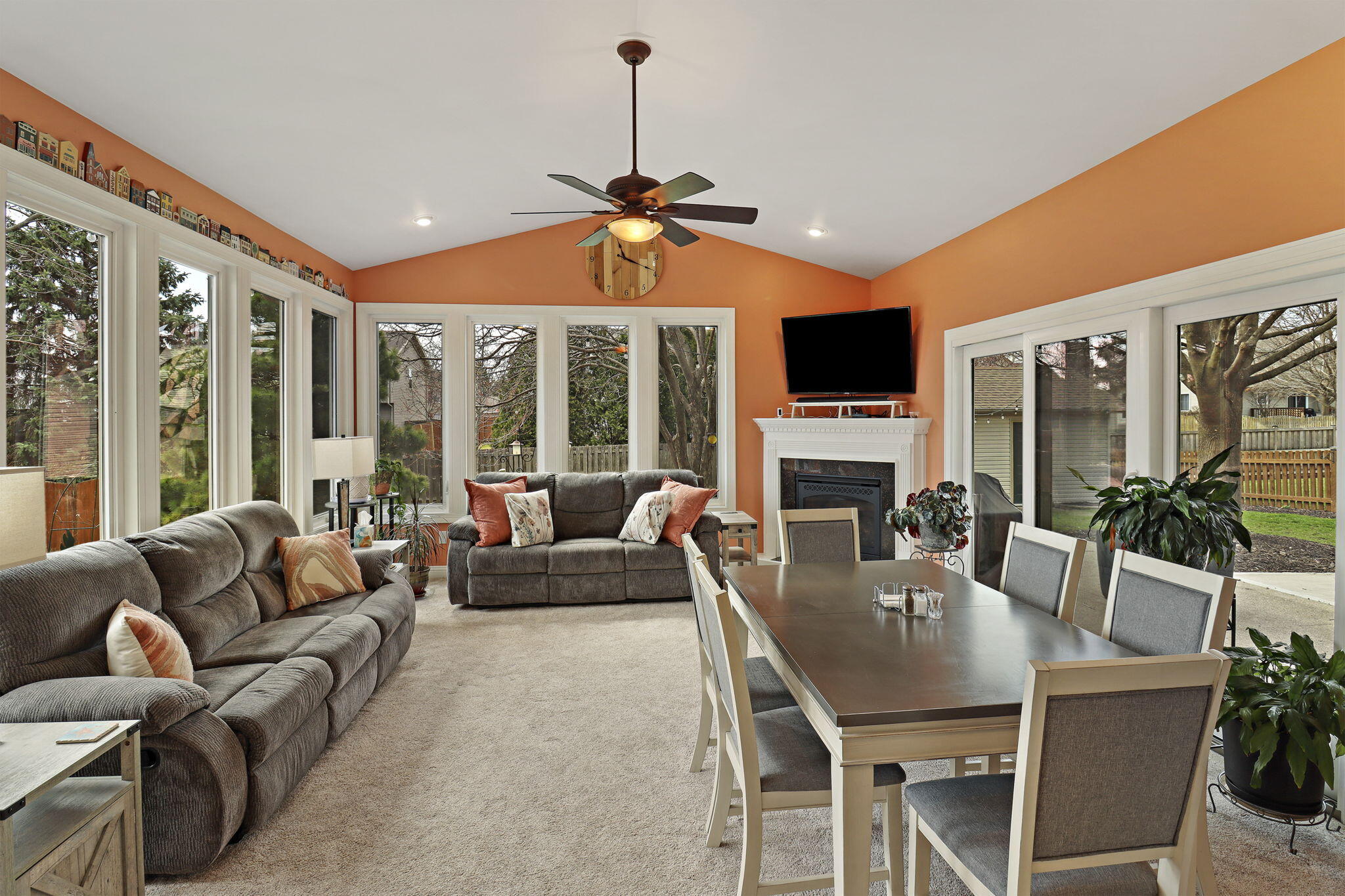 5103 24th Place Kenosha, WI 53144 - Photo 12 of 32 Sun Room