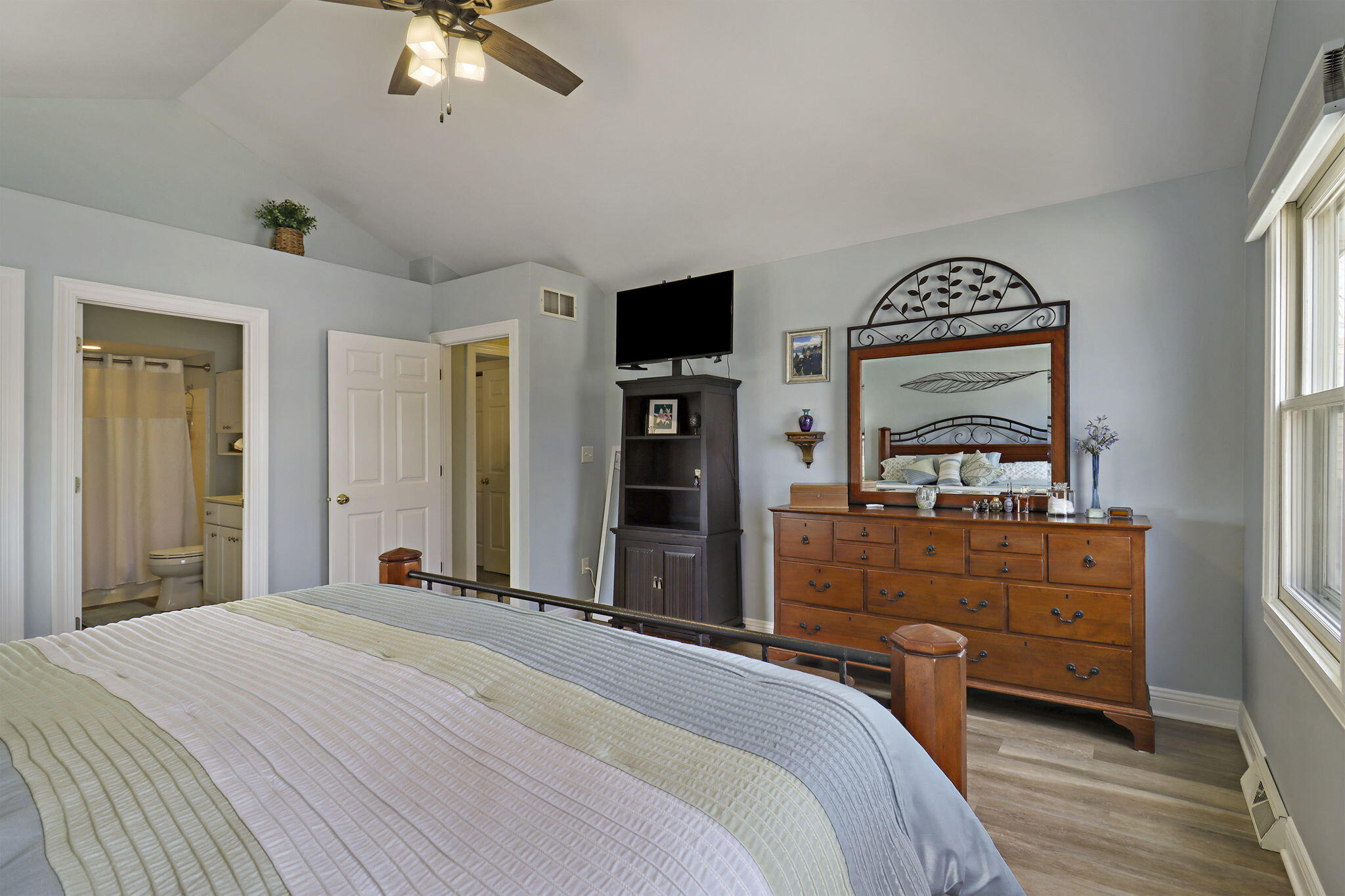 5103 24th Place Kenosha, WI 53144 - Photo 20 of 32 Master Bed