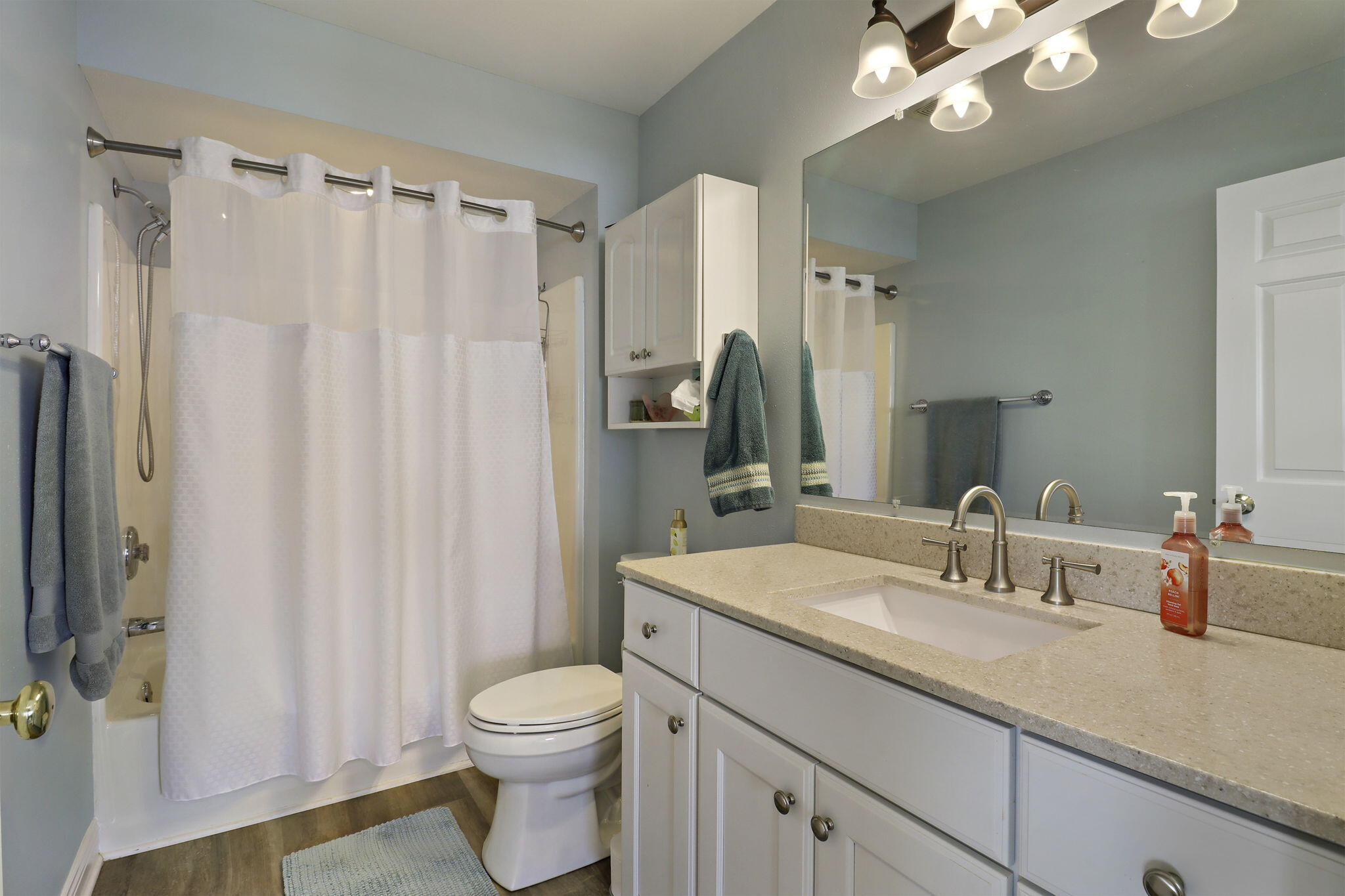 5103 24th Place Kenosha, WI 53144 - Photo 21 of 32 Master Bath