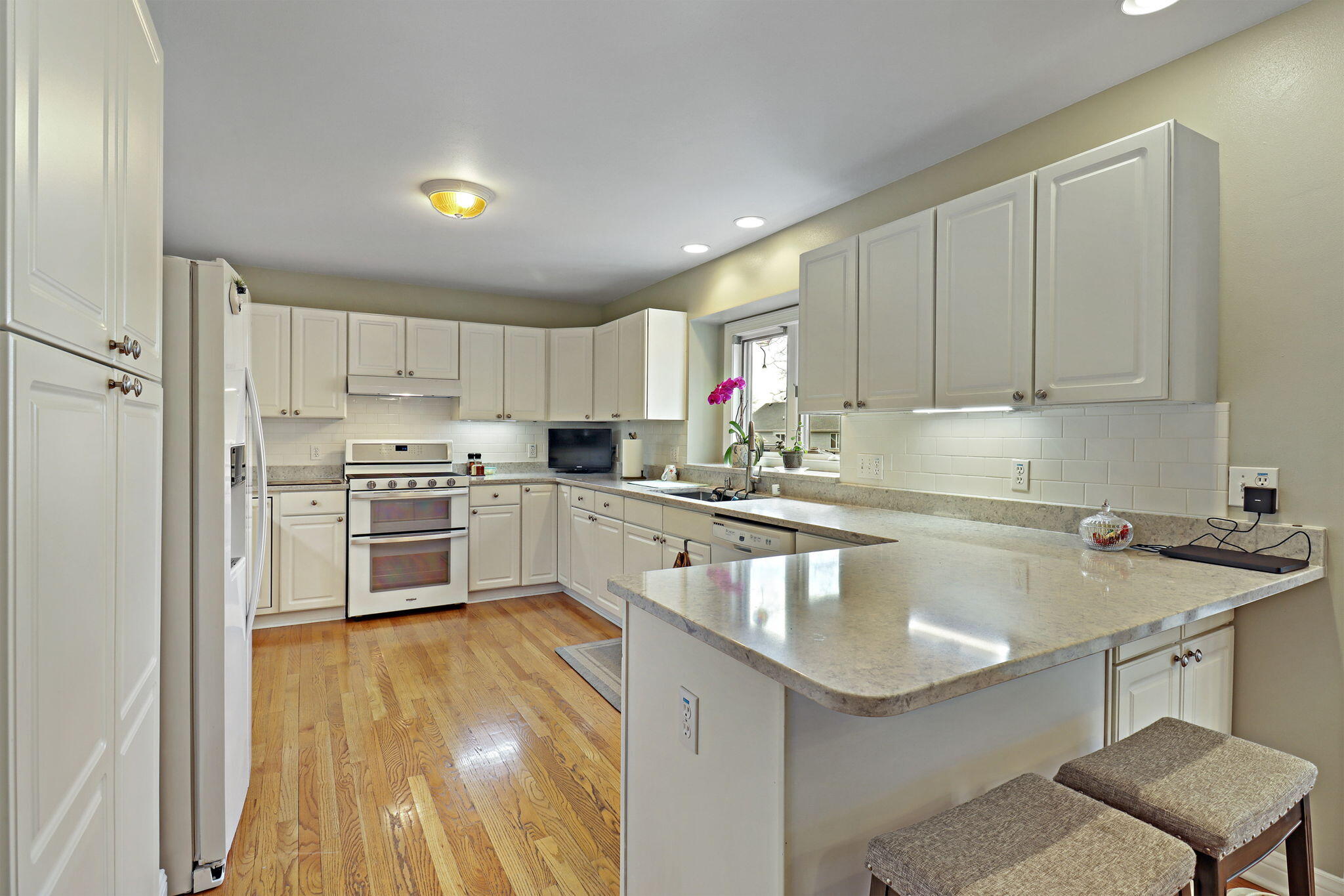 5103 24th Place Kenosha, WI 53144 - Photo 6 of 32 Kitchen
