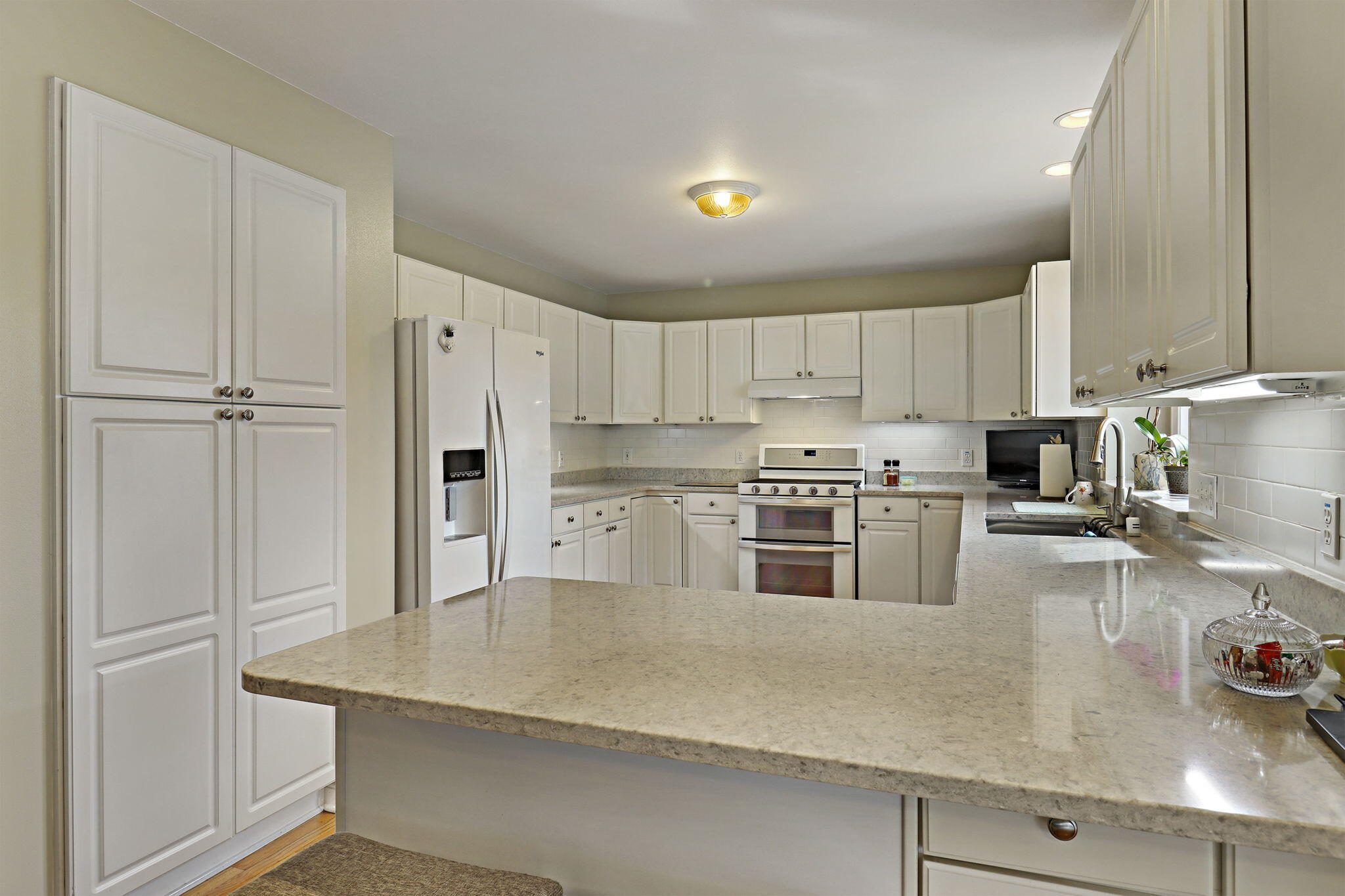 5103 24th Place Kenosha, WI 53144 - Photo 7 of 32 Kitchen