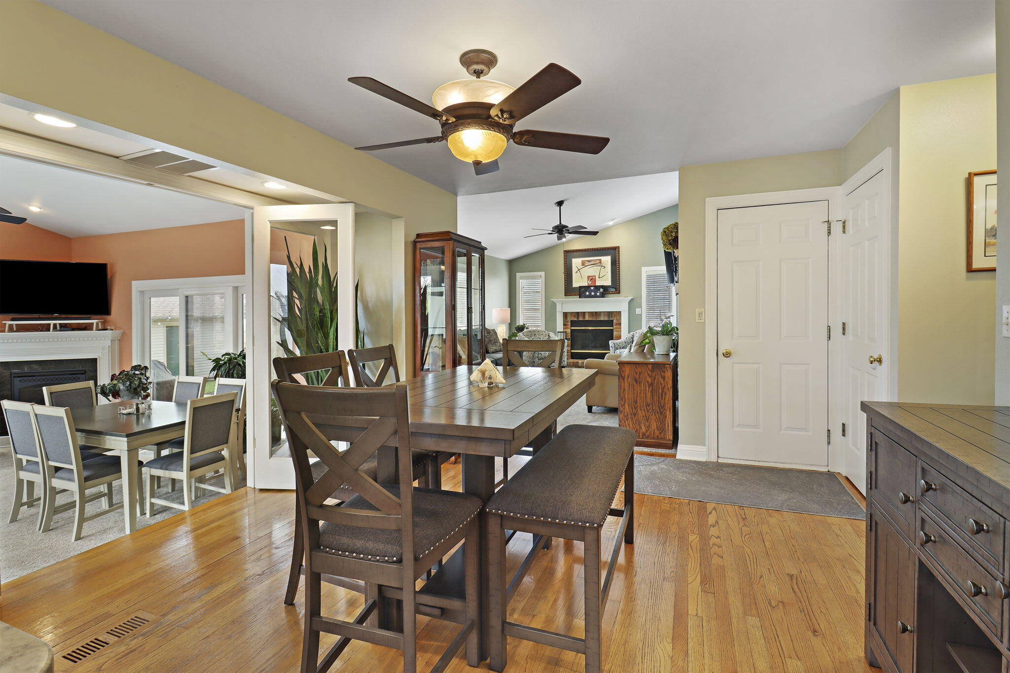 5103 24th Place Kenosha, WI 53144 - Photo 9 of 32 Dinette