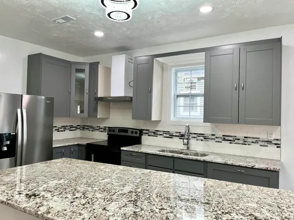 $260,000 | 915 Clay Street, Huntingburg, IN 47542