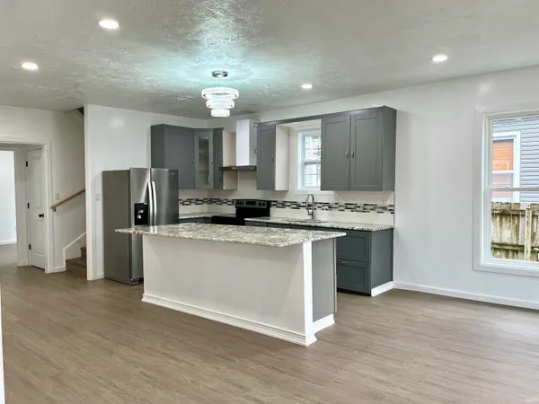 $260,000 | 915 Clay Street, Huntingburg, IN 47542
