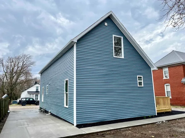 $260,000 | 915 Clay Street, Huntingburg, IN 47542