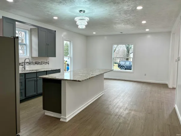 $260,000 | 915 Clay Street, Huntingburg, IN 47542