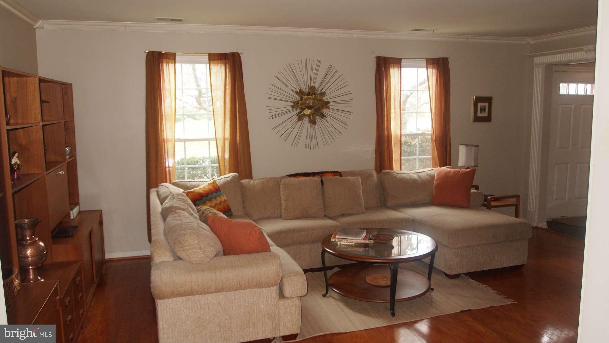104 Minor Road Sterling, VA 20165 - Photo 5 of 30 Living Room