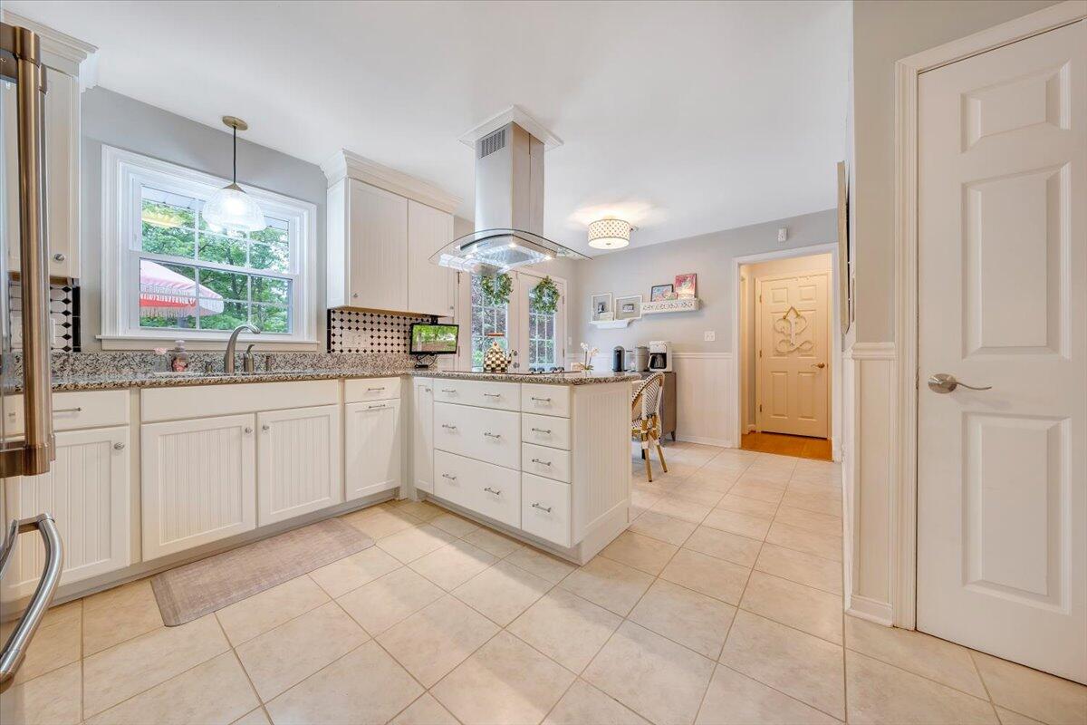 5249 Falcon Ridge Road Roanoke, VA 24018 - Photo 16 of 58 a kitchen with a sink cabinets and window