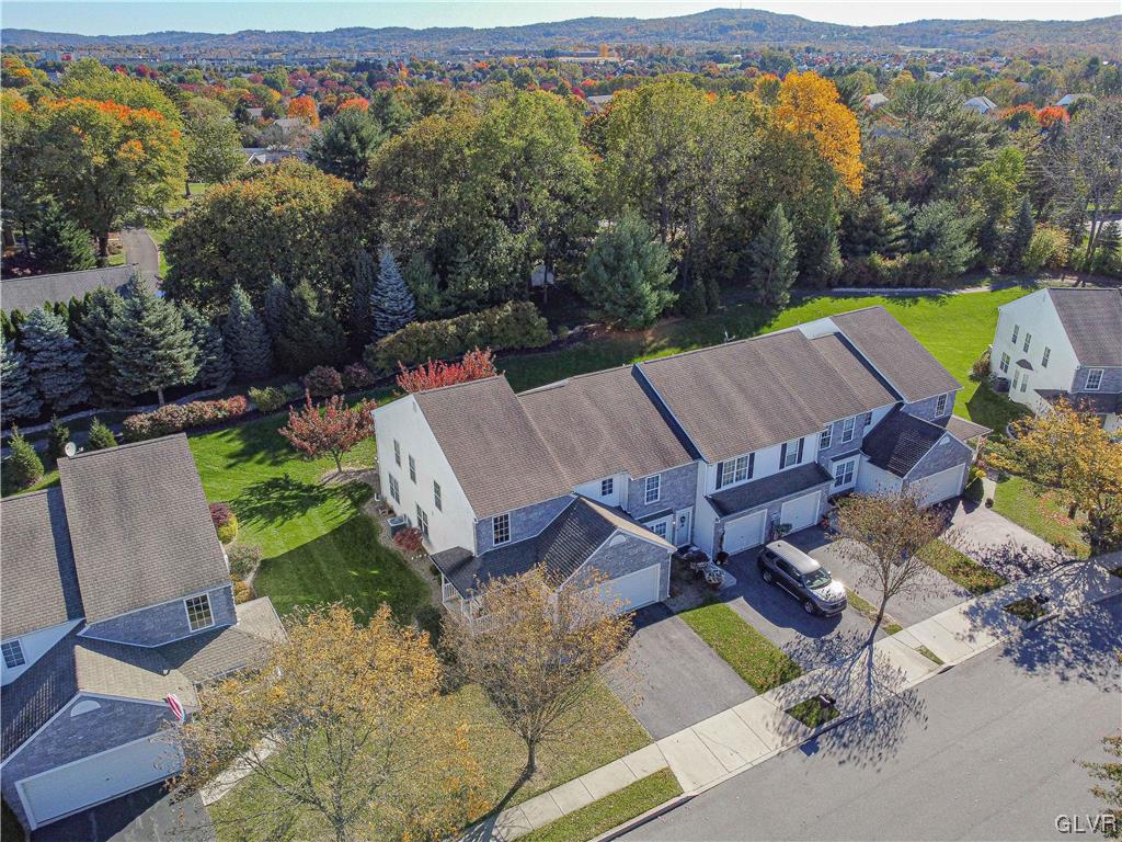 4174 Ross Road Bethlehem, PA 18020 - Photo 4 of 45 Gallery Image 4