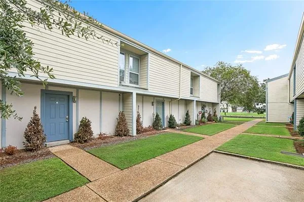 $1,700 | 350 Atalin Street, Unit 9D, Mandeville, LA 70448