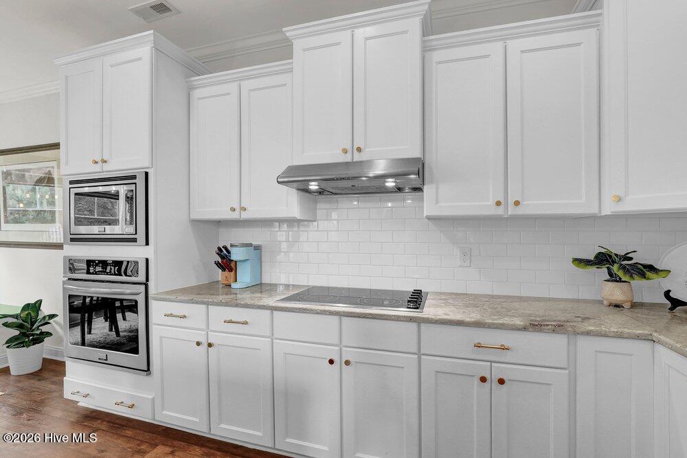 75 Fletcher Lane Hampstead, NC 28443 - Photo 19 of 55 Cooktop