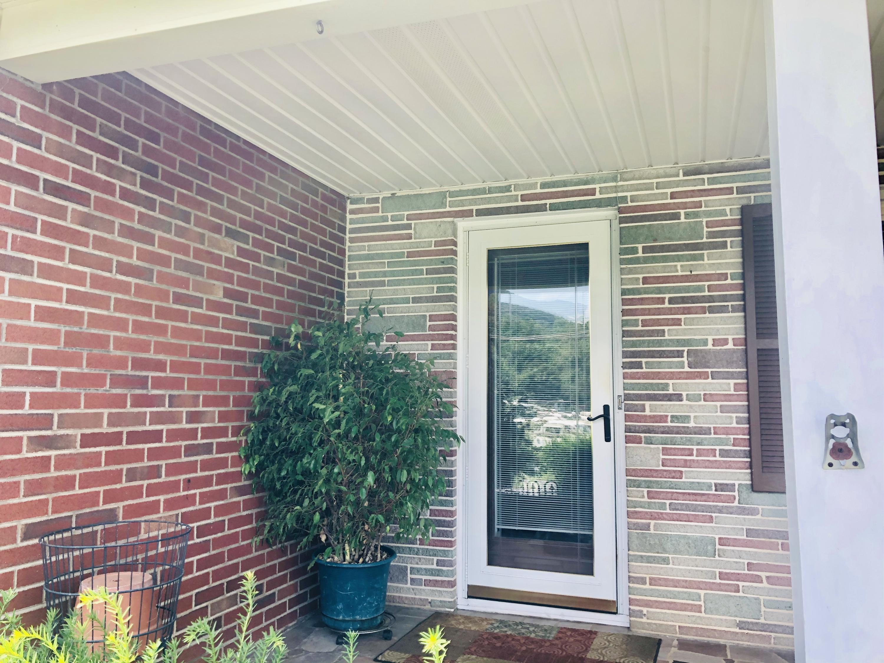 126 Mill Pond Road Elizabethton, TN 37643 - Photo 4 of 39 B1BD88C4-8370-489A-A03F-8CAD9220467D