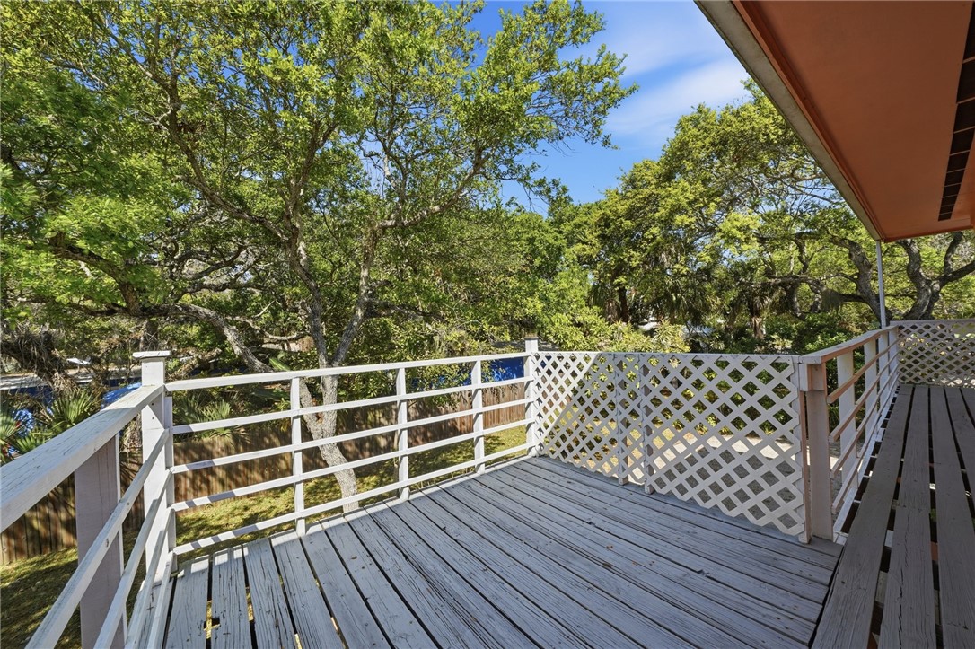 1951 West Shell Lane Vero Beach, FL 32963 - Photo 25 of 35 a view of outdoor space with wooden deck